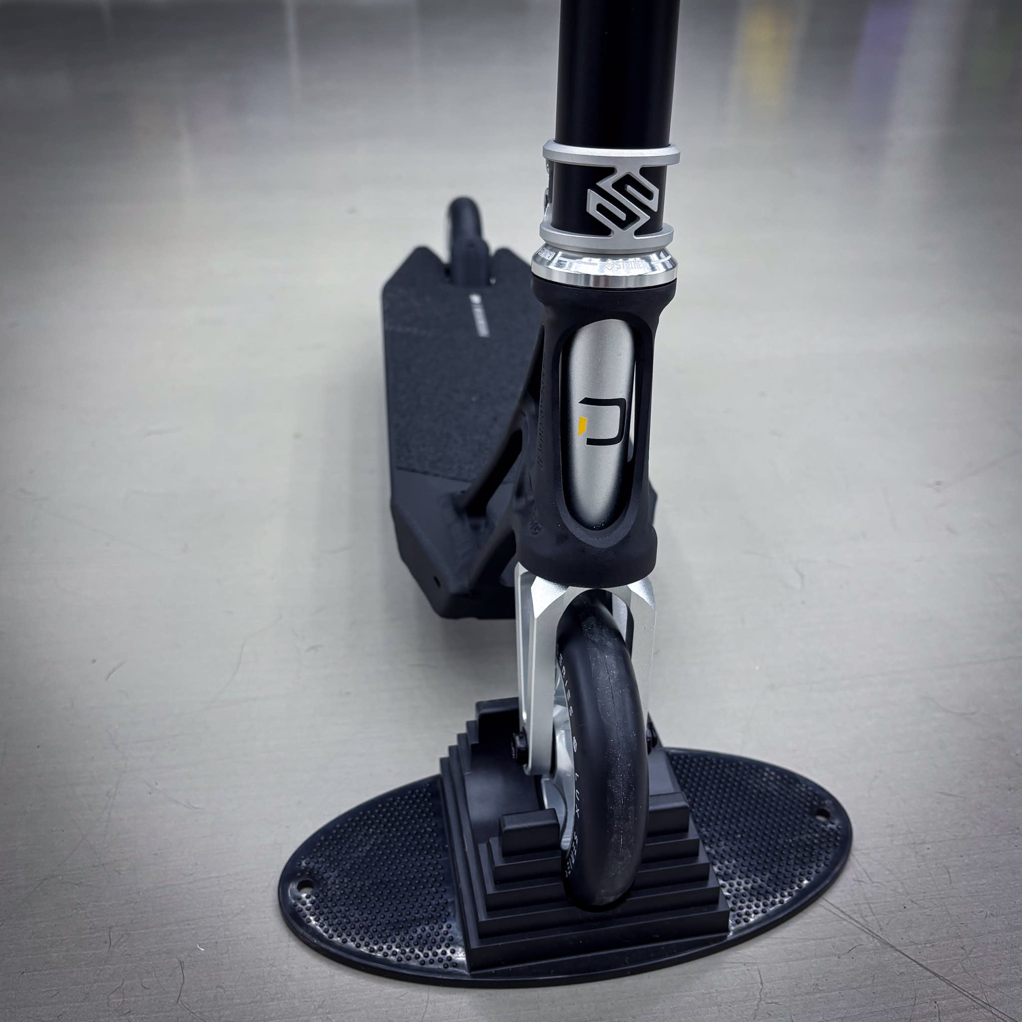 Striker Pande Black/Silver 460mm Custom Build - Black/Silver-ScootWorld.dk