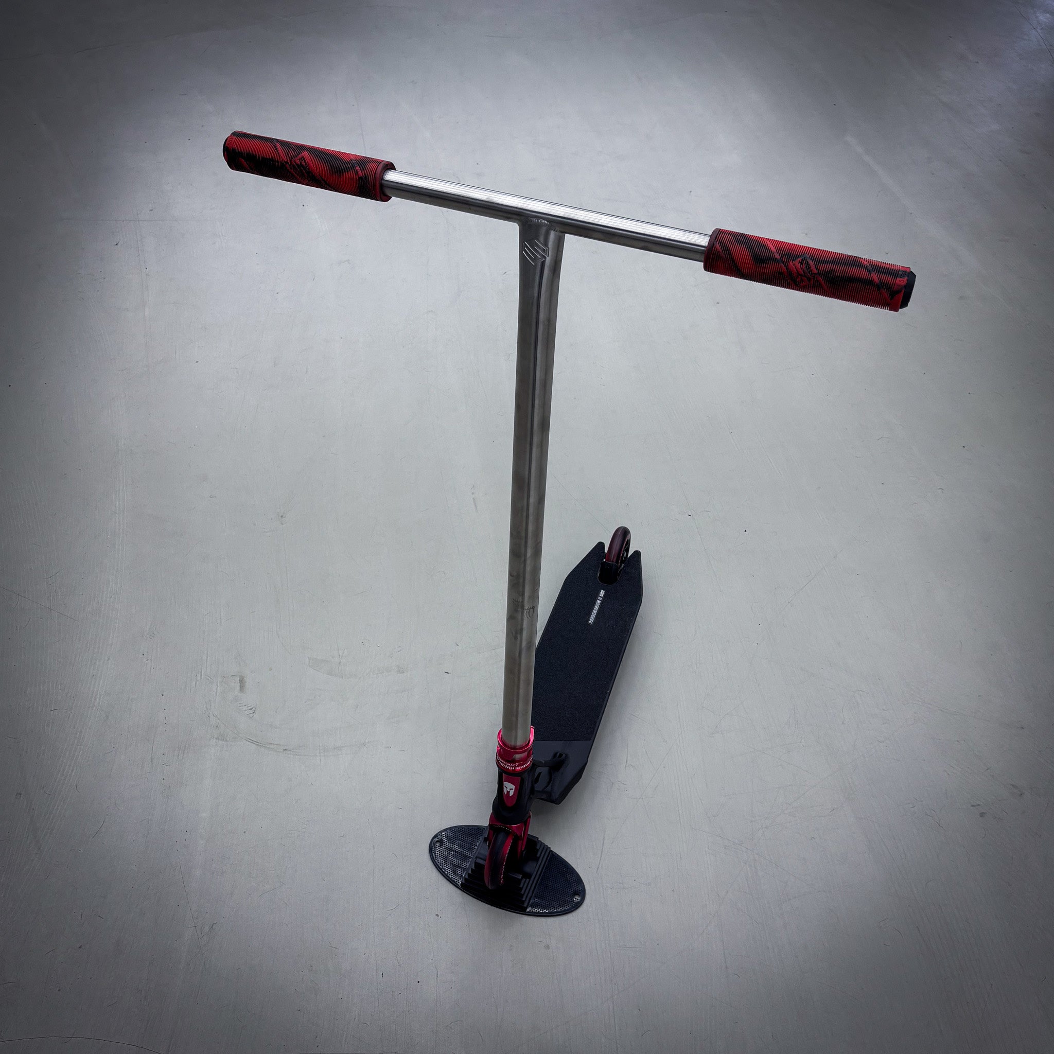 Striker Titan Pande Red Custom Build - Black/Red/Silver-ScootWorld.dk