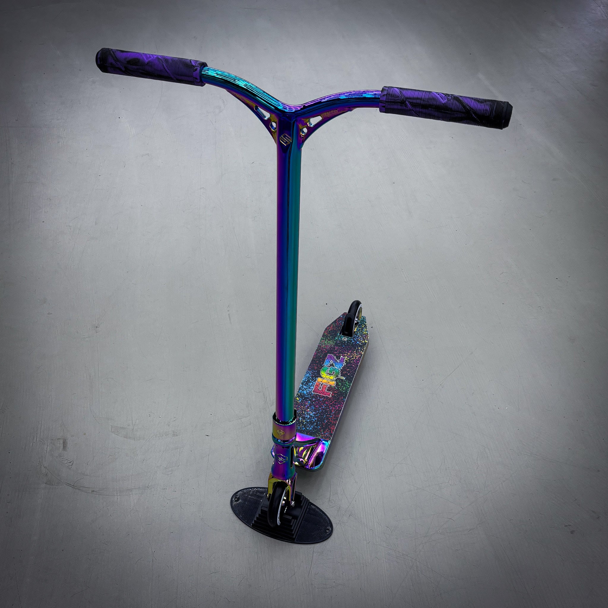 Striker Rainbow Custom Build - Rainbow-ScootWorld.dk