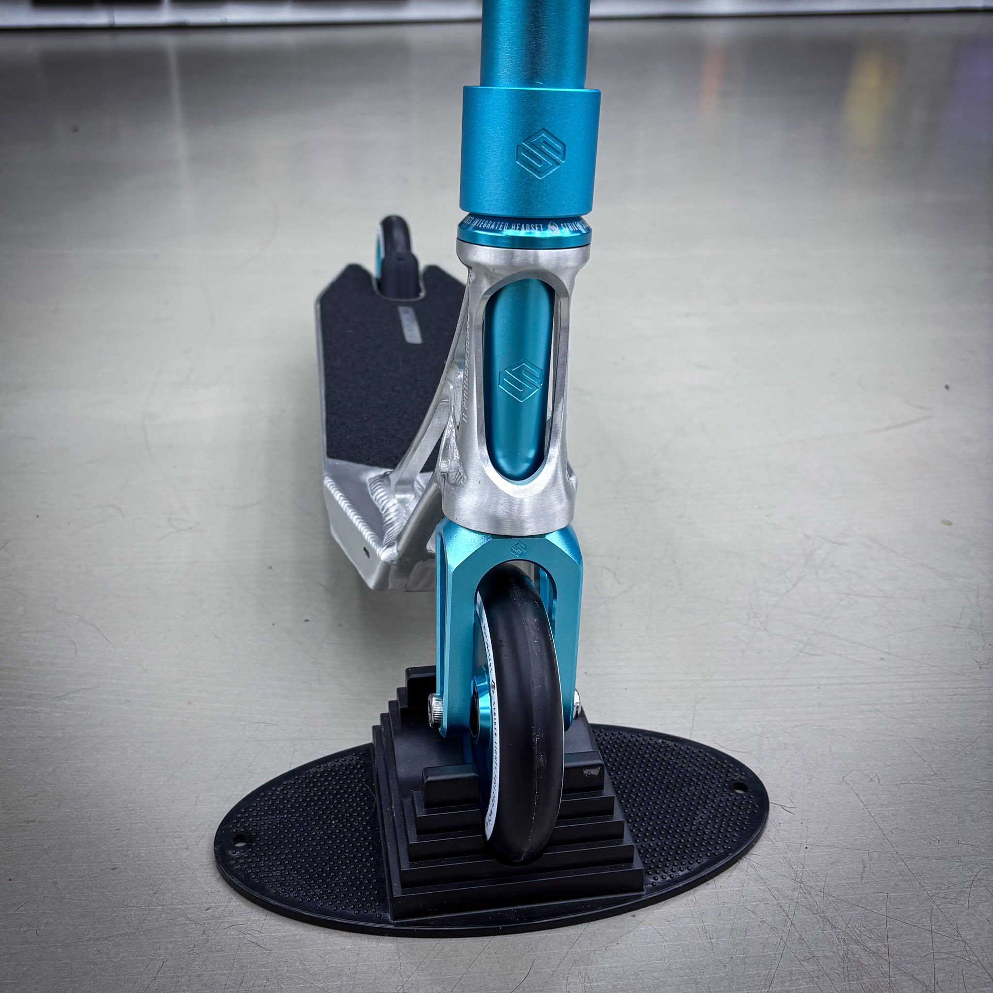 Striker Ethic Pande Silver/Teal Custom Build - Silver/Teal-ScootWorld.dk