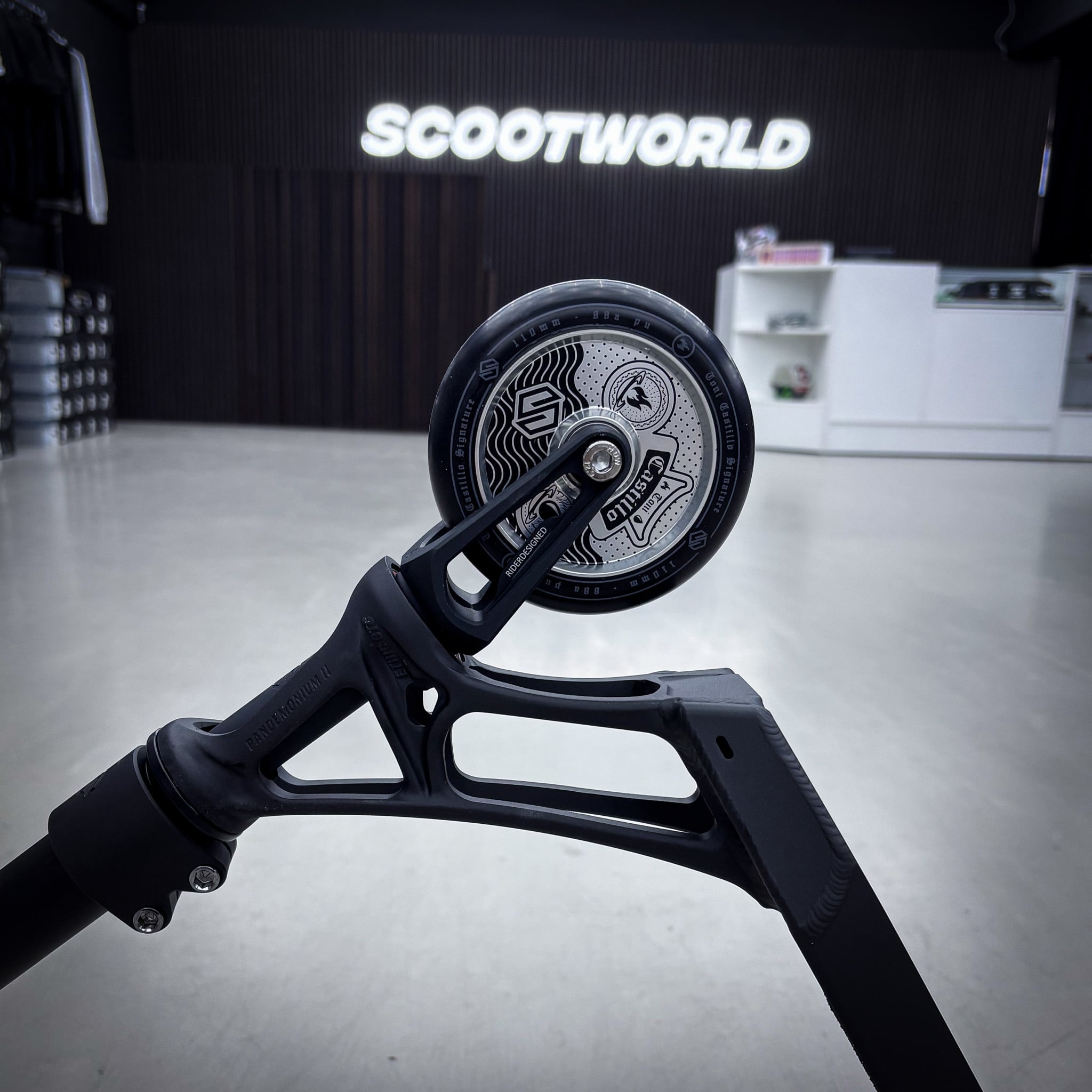 Striker Ethic Pandemonium Custom Build - Black/Green-ScootWorld.dk