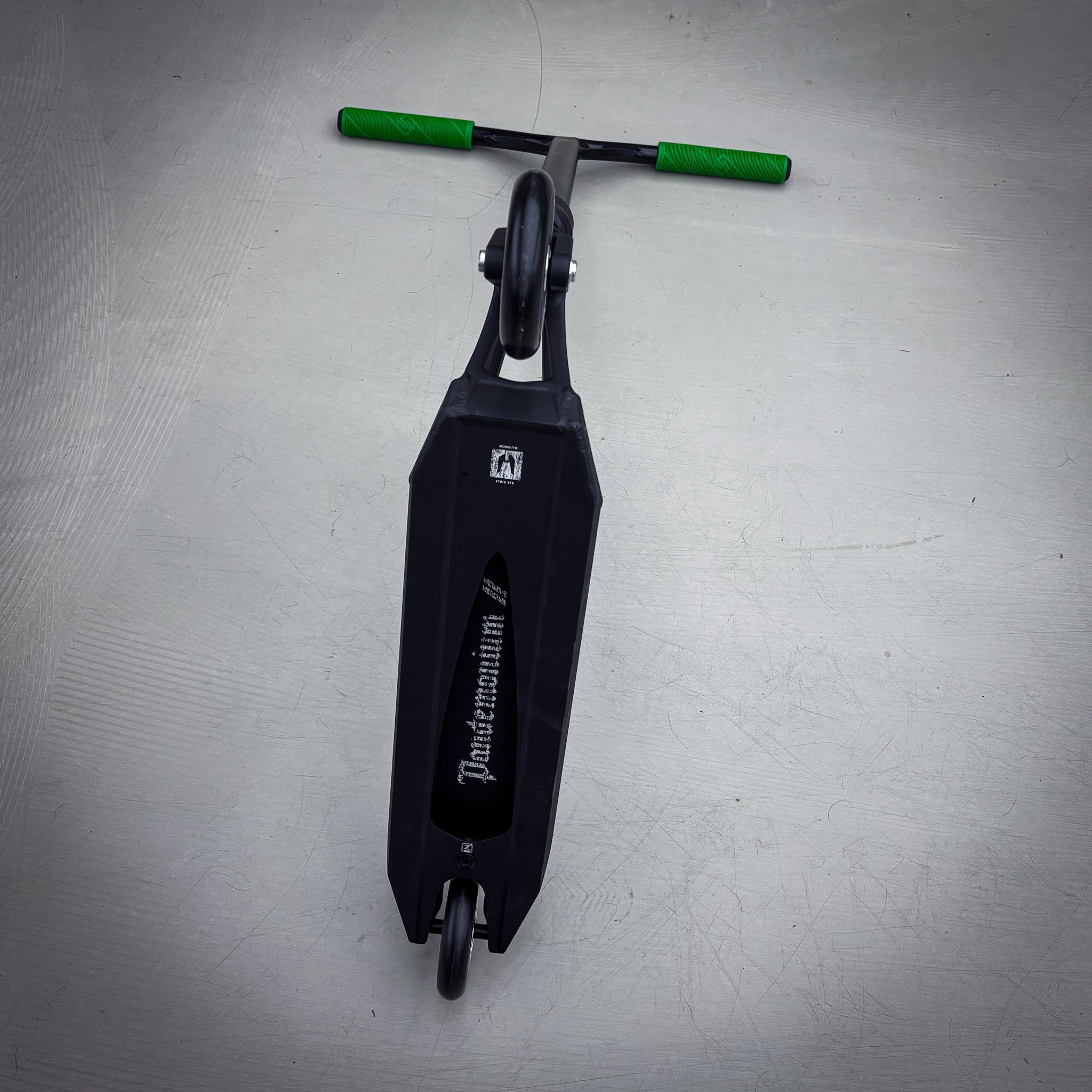 Striker Ethic Pandemonium Custom Build - Black/Green-ScootWorld.dk