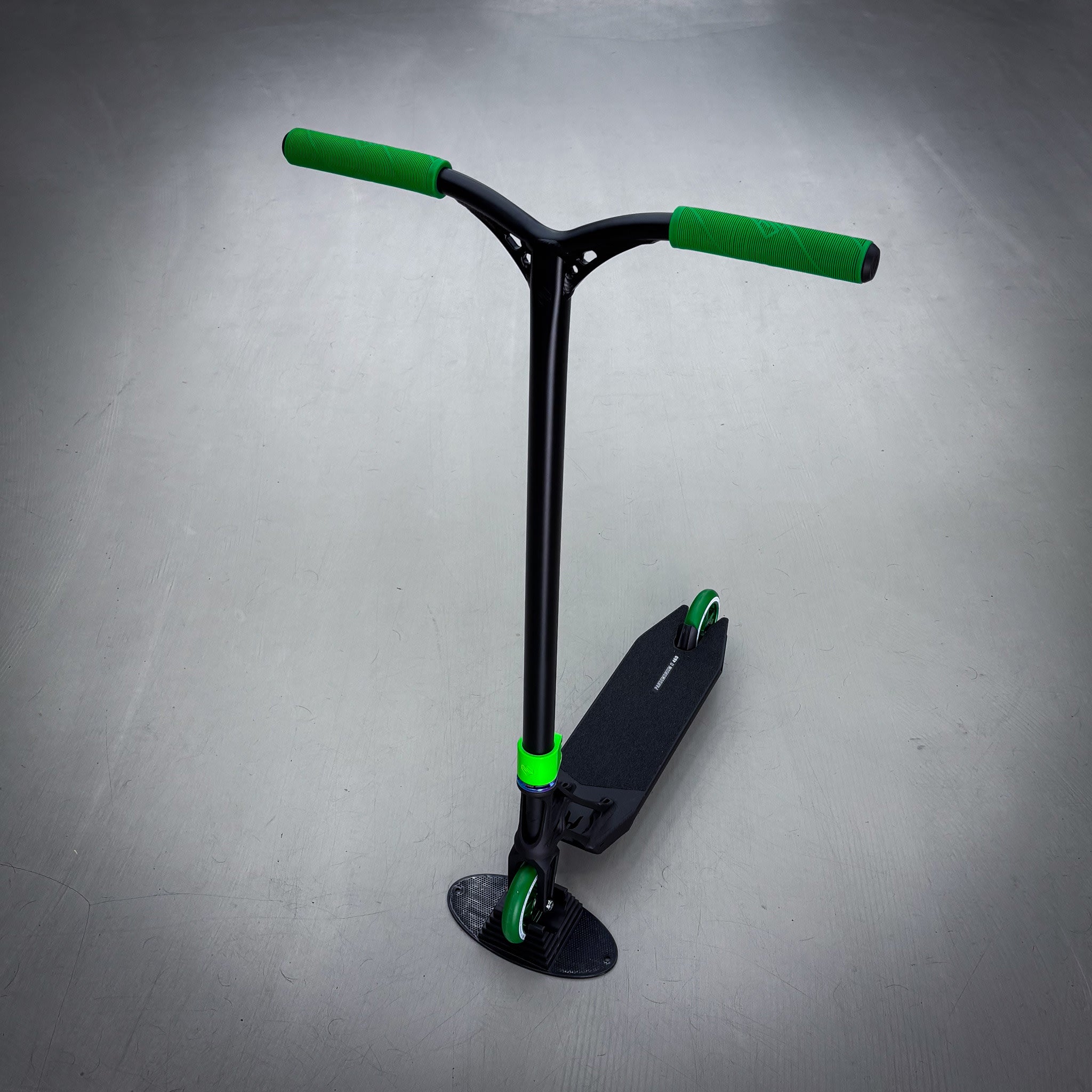 Striker Ethic Pande Custom Build - Black/Green-ScootWorld.dk