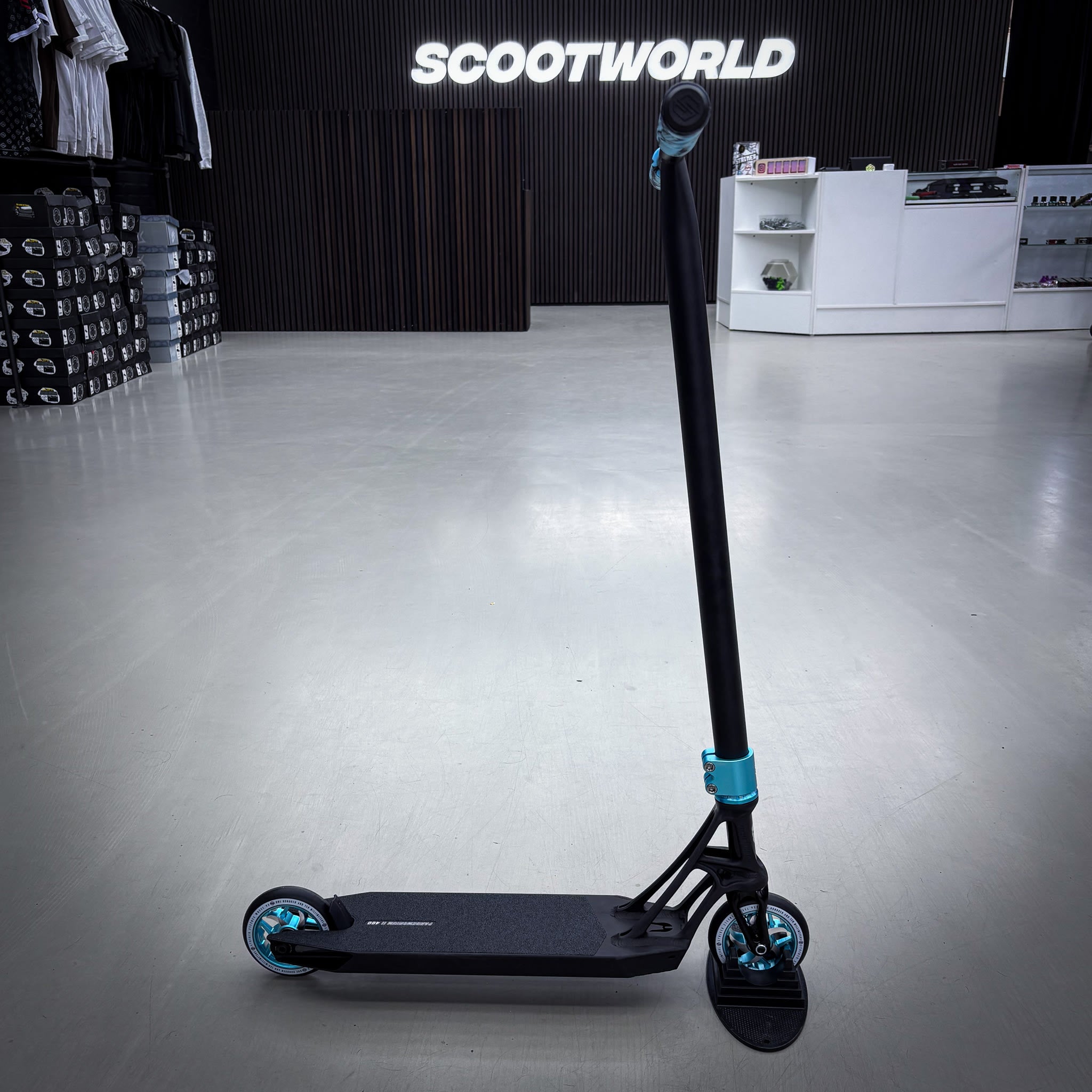 Striker Ethic 460mm Black Teal Custom Build - Black/Teal-ScootWorld.dk