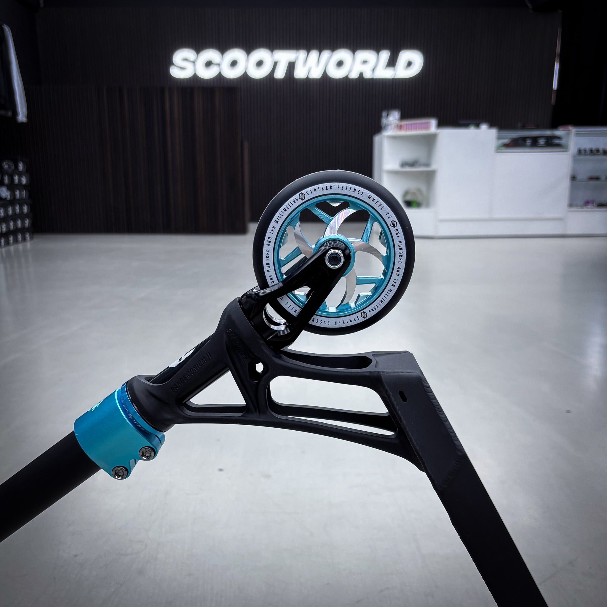Striker Ethic 460mm Black Teal Custom Build - Black/Teal-ScootWorld.dk