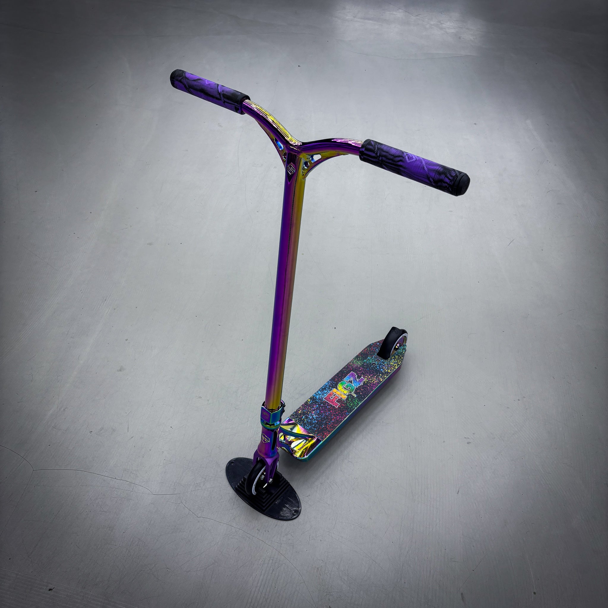 Striker Full Rainbow Custom Build - Rainbow-ScootWorld.dk