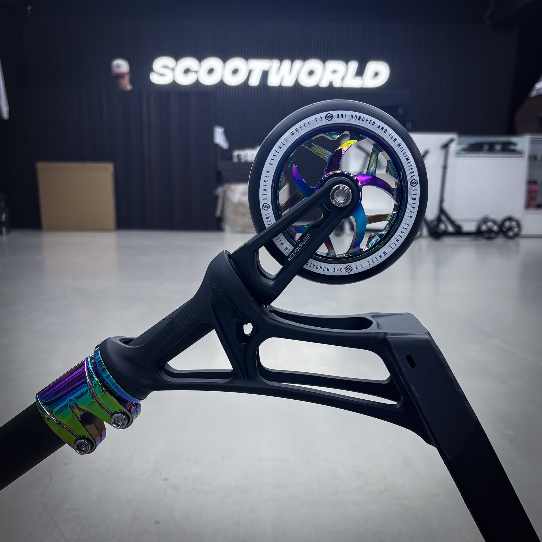 Striker Ethic Black/Rainbow Custom Løbehjul - Black/Rainbow-ScootWorld.dk